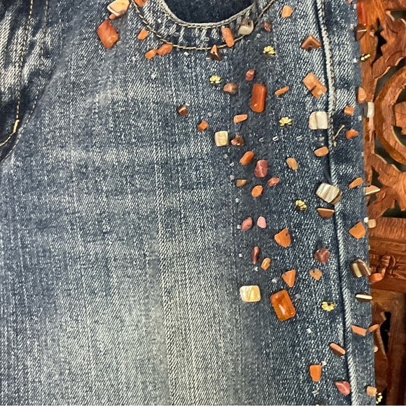 Guess Size 31 Ladies Straight Leg, Medium Wash, Faded, Embellished Jeans - Picture 4 of 16